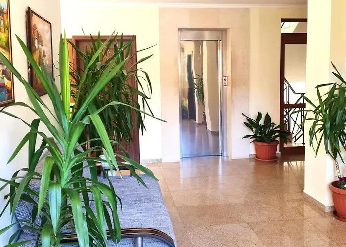 Summer Breeze Apartments