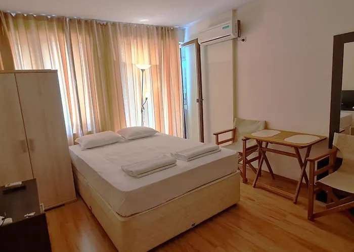 Summer Breeze Apartments